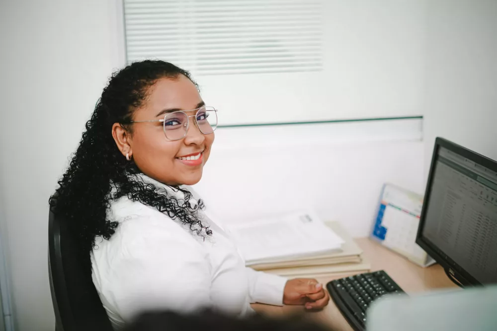 mujer-ejecutiva-sonriendo-mutualser